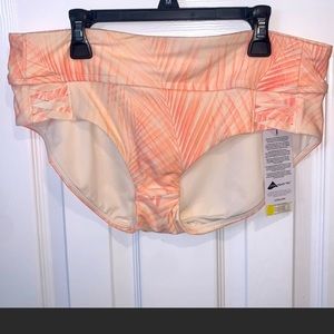 🆕 Calia by Carrie Underwood, mid rise boy short - M